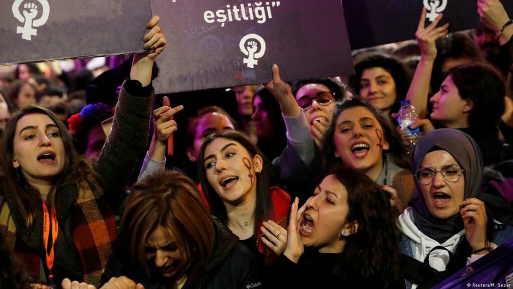 تظاهرات زنان به مناسب روز جهانی زن در استانبول